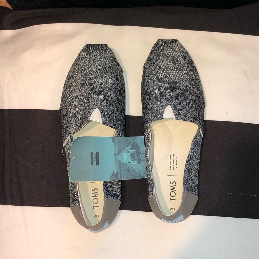 Toms Shoes